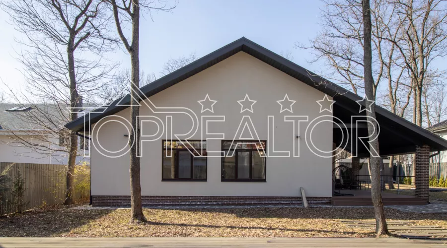 В продаже 1-этажный современный дом с бассейном в поселке Лесное! Без комиссии! | Toprealtor