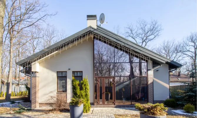 У продажі 1-поверховий сучасний будинок с басейном в селищі Лісне! Без комісії! | Toprealtor