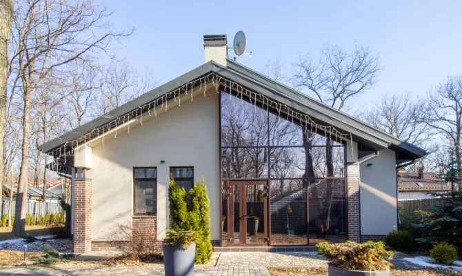 У продажі 1-поверховий сучасний будинок с басейном в селищі Лісне! Без комісії! | Toprealtor