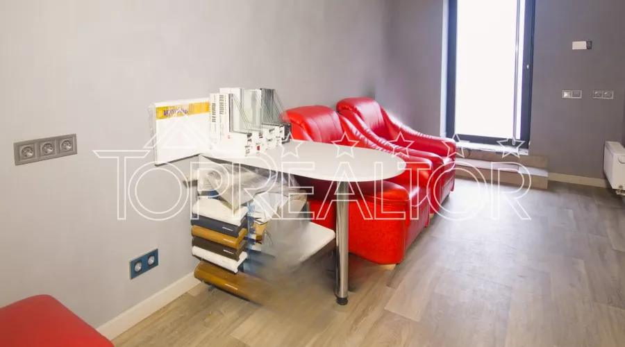 У продажі офіс з вихідом на Тобольську! | Toprealtor