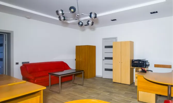 У продажі офіс з вихідом на Тобольську! | Toprealtor