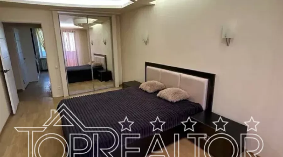 Продаж 3-кімнатної квартири на просп. Перемоги 72 | Toprealtor