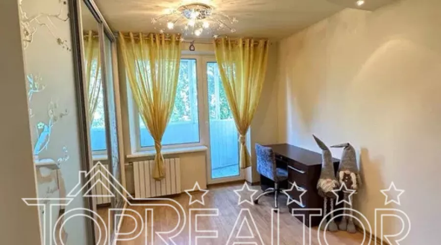 Продаж 3-кімнатної квартири на просп. Перемоги 72 | Toprealtor