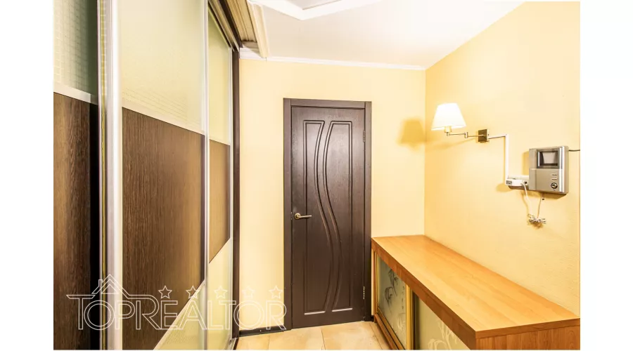 Продається 2-кімнатна квартира на селищі Жуковського | Toprealtor