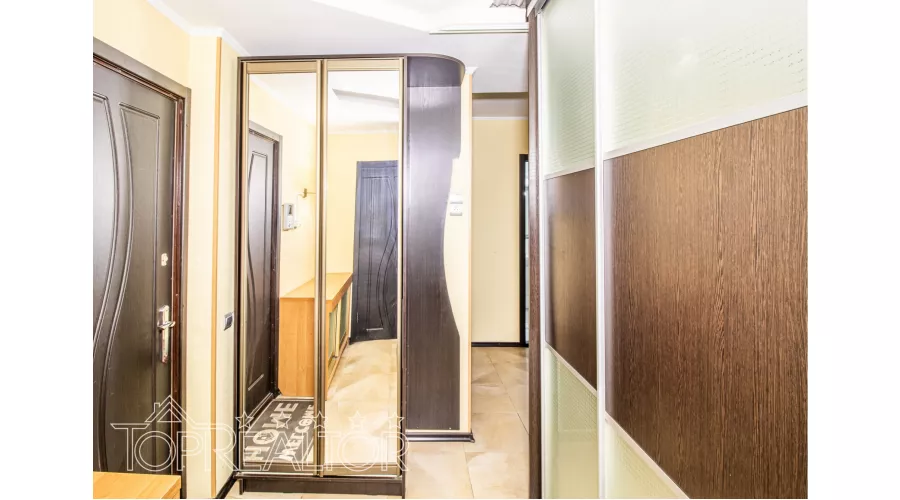 Продається 2-кімнатна квартира на селищі Жуковського | Toprealtor