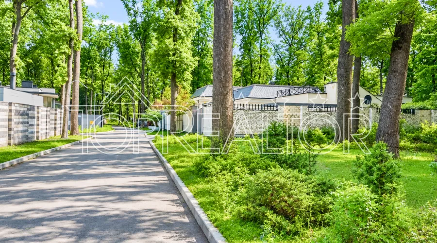 Продам участок 14 соток в коттеджном поселке Роял Клаб | Toprealtor
