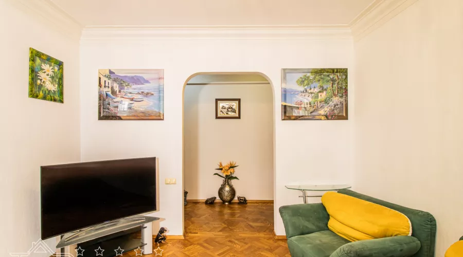 Продам 2 кімнатну квартиру. Центр! Площа Конституції 2/2. | Toprealtor