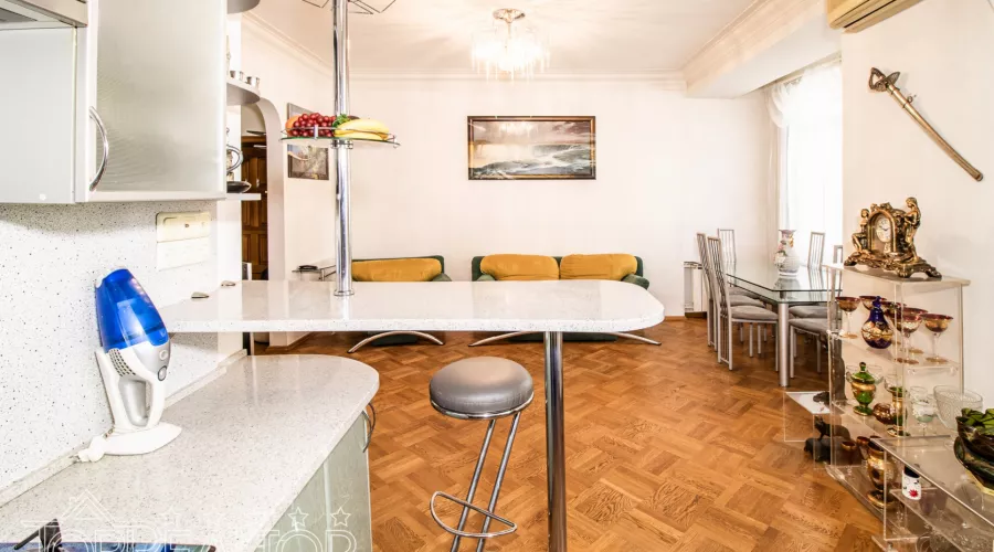 Продам 2 кімнатну квартиру. Центр! Площа Конституції 2/2. | Toprealtor