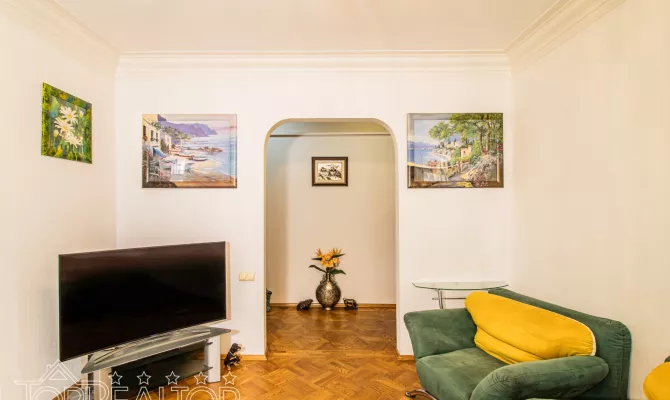 Продам 2 кімнатну квартиру. Центр! Площа Конституції 2/2. | Toprealtor