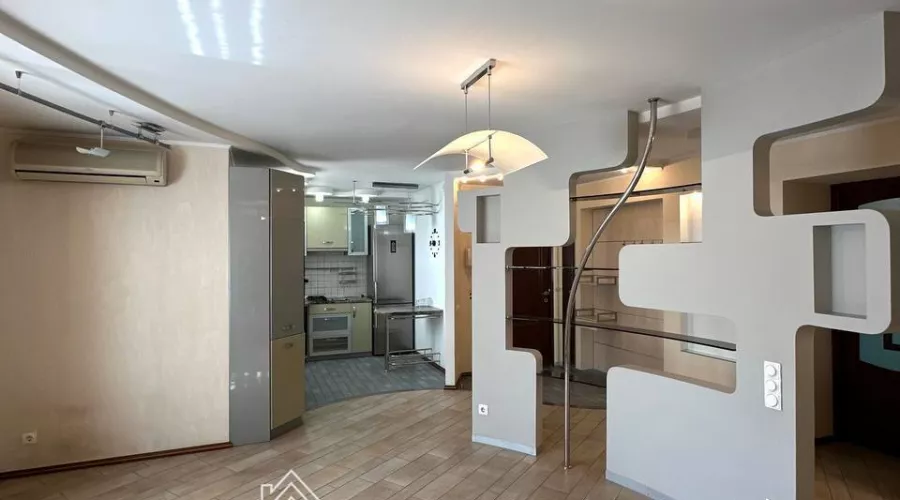 Продам гарну 3-кімнатну квартиру-студію на Олексіївці. | Toprealtor