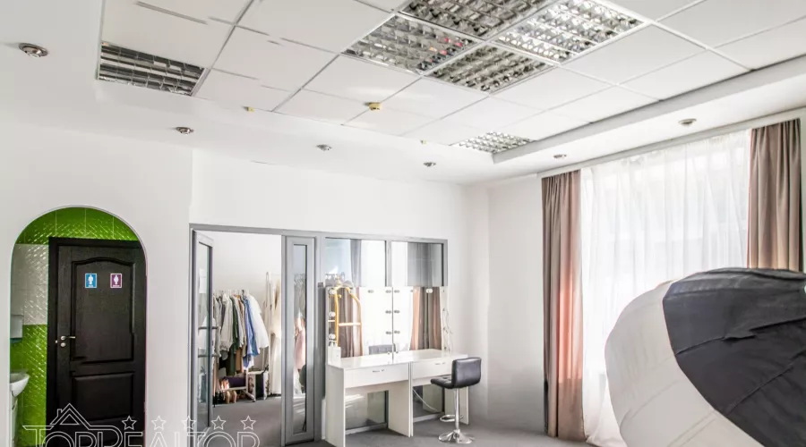 Продам приміщення в 3-х рівнях під магазин, офіс, банк на проспекті Незалежності, 7 (колишній проспект Правди) | Toprealtor