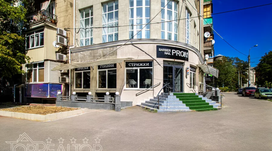 Продам приміщення в 3-х рівнях під магазин, офіс, банк на проспекті Незалежності, 7 (колишній проспект Правди) | Toprealtor