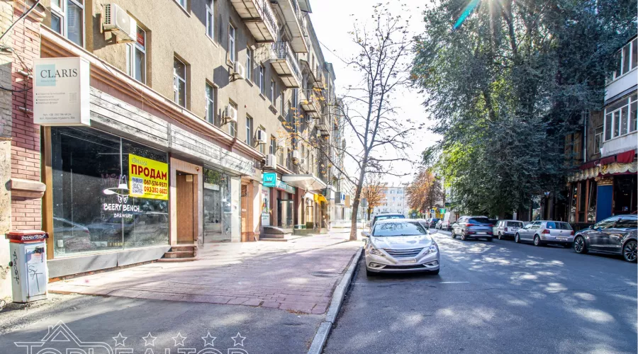 Продам приміщення 230 кв. під магазин, громадське харчування на вулиці Ярослава Мудрого 37 | Toprealtor