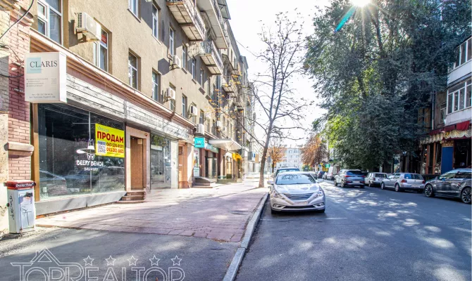 Продам приміщення 230 кв. під магазин, громадське харчування на вулиці Ярослава Мудрого 37 | Toprealtor
