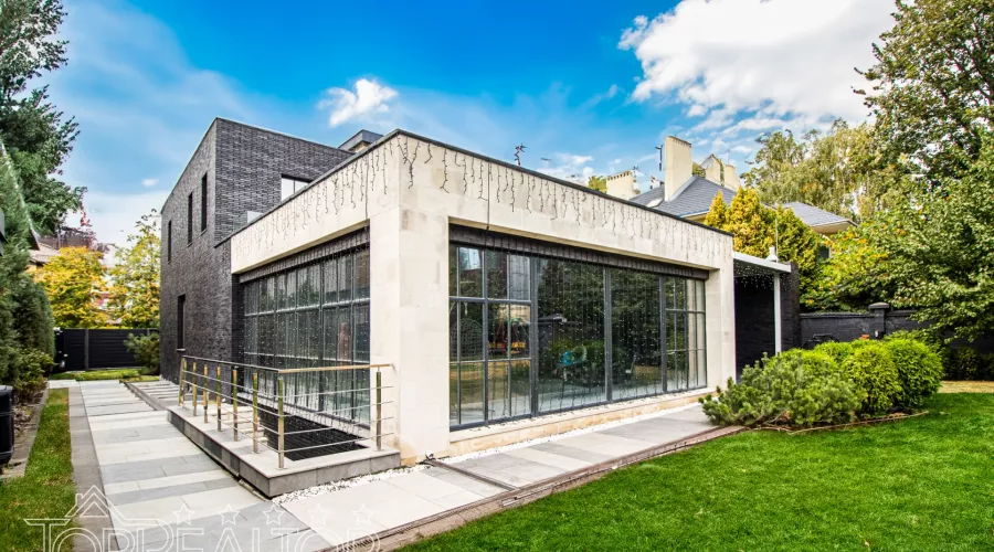 Продам 2-поверховий котедж з дизайнерським ремонтом на Шатилівці. | Toprealtor