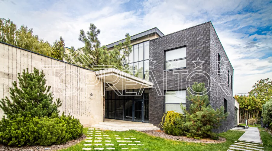 Продам 2-поверховий котедж з дизайнерським ремонтом на Шатилівці. | Toprealtor