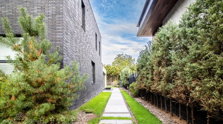 Продам 2-поверховий котедж з дизайнерським ремонтом на Шатилівці. | Toprealtor