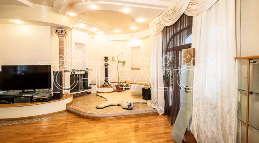 Продам 2-ярусну 5-кімн. квартиру в історичному особняку на вул. Алчевських | Toprealtor