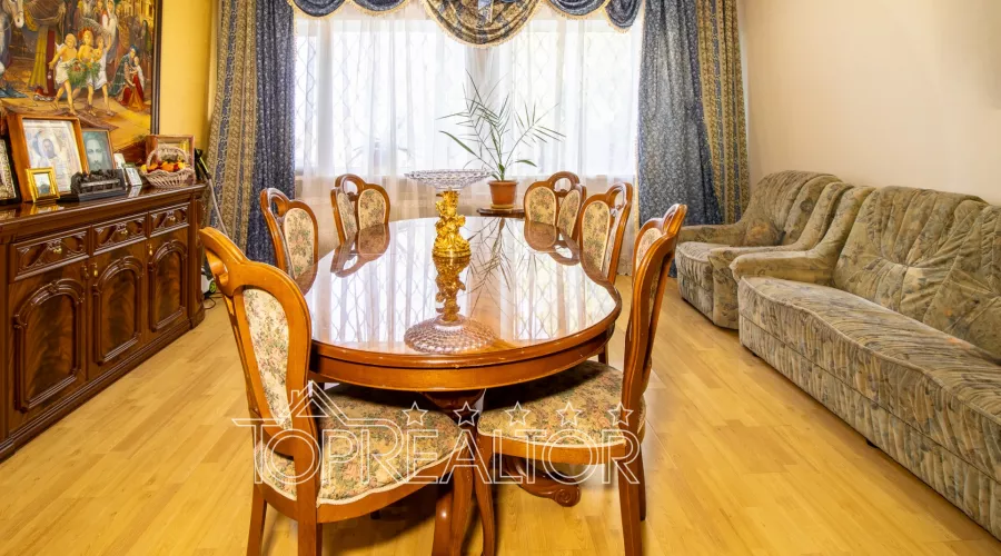 Продам 2-поверховий  будинок в селищі Південне | Toprealtor