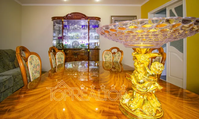 Продам 2-поверховий  будинок в селищі Південне | Toprealtor