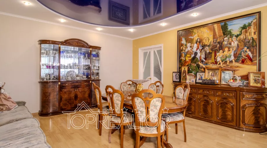 Продам 2-поверховий  будинок в селищі Південне | Toprealtor