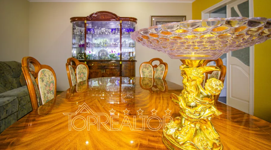 Продам 2-поверховий  будинок в селищі Південне | Toprealtor