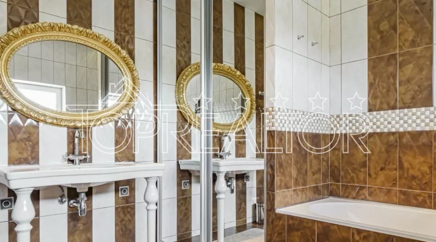 Продам сучасний будинок в сел. Коротич | Toprealtor