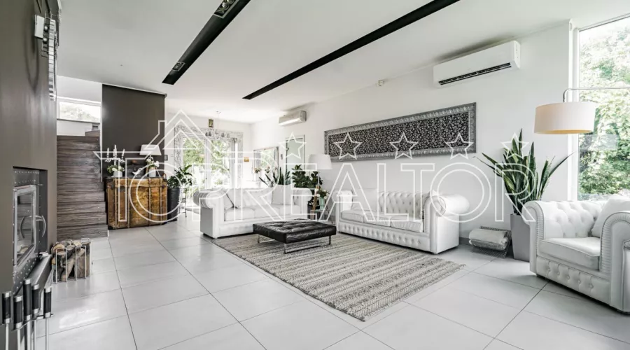 Продам сучасний будинок в сел. Коротич | Toprealtor