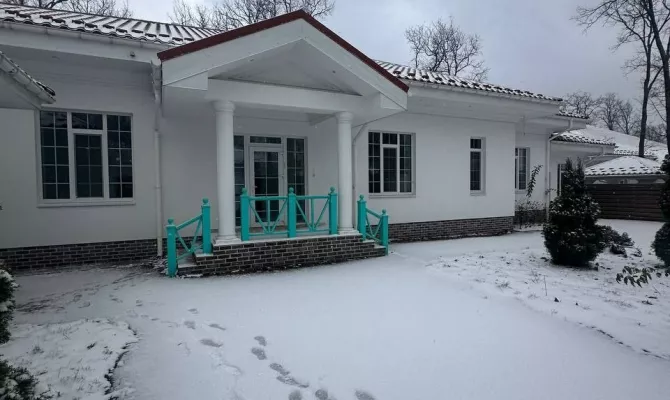 Продам добротный дом с бассейном в коттеджном поселке | Toprealtor