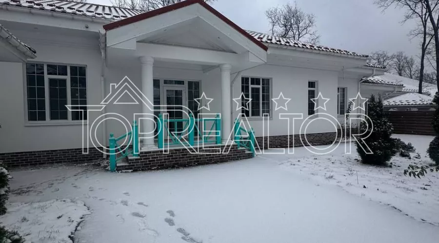 Продам добротний будинок з басейном в котеджному селищі | Toprealtor