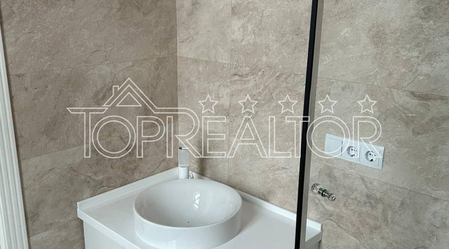 Продам добротний будинок з басейном в котеджному селищі  | Toprealtor