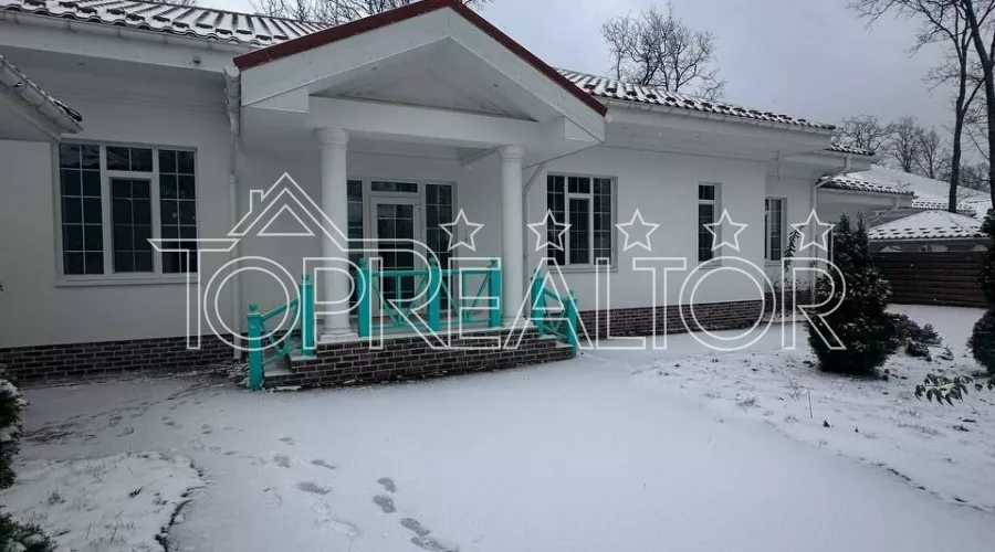 Продам добротний будинок з басейном в котеджному селищі | Toprealtor