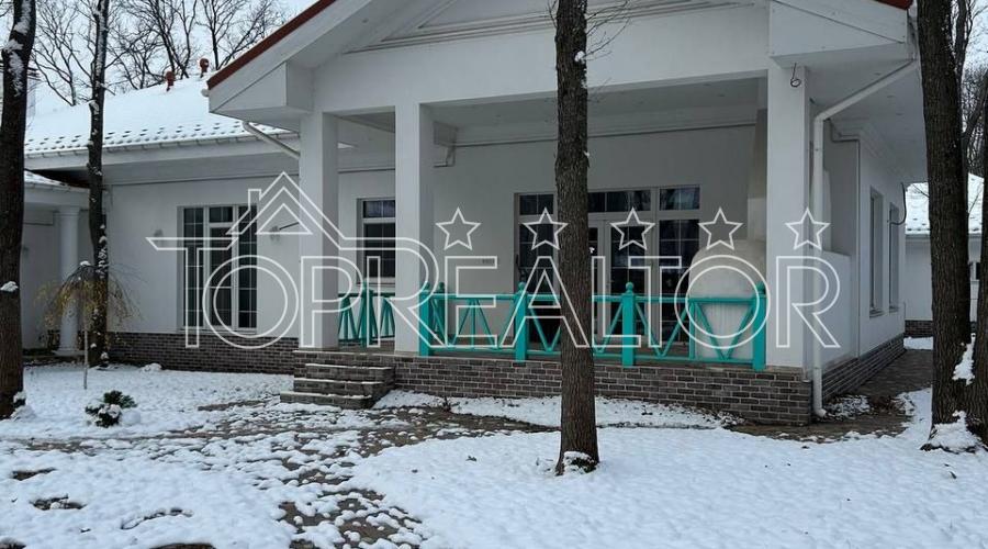 Продам добротный дом с бассейном в коттеджном поселке “Лесное”. | Toprealtor