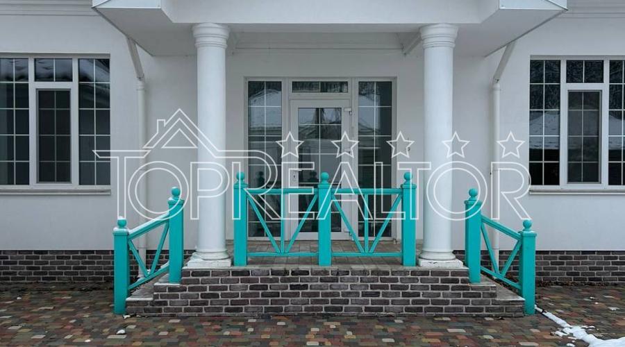 Продам добротний будинок з басейном в котеджному селищі  | Toprealtor