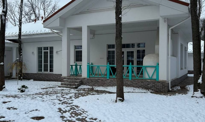 Продам добротный дом с бассейном в коттеджном поселке “Лесное” | Toprealtor