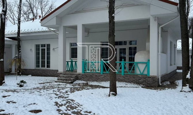 Продам добротный дом с бассейном в коттеджном поселке “Лесное” | Toprealtor