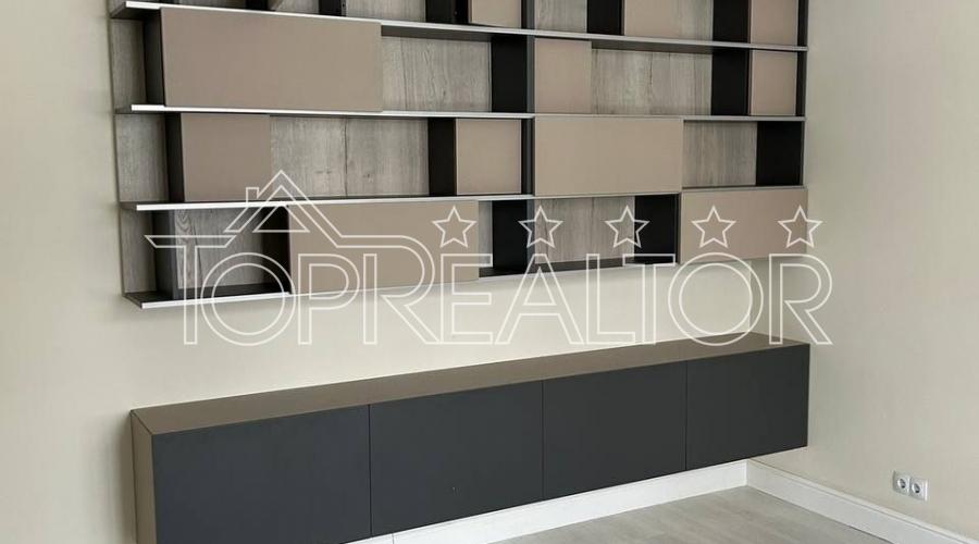 Продам добротний будинок з басейном в котеджному селищі  | Toprealtor