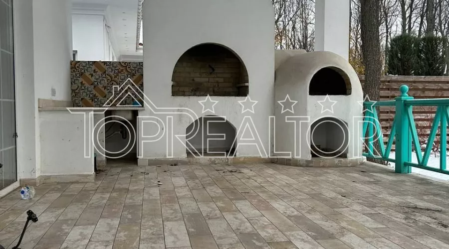 Продам добротний будинок з басейном в котеджному селищі | Toprealtor