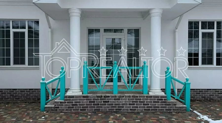 Продам добротний будинок з басейном в котеджному селищі | Toprealtor