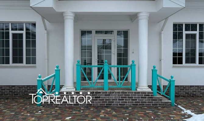 Продам добротний будинок з басейном в котеджному селищі  | Toprealtor