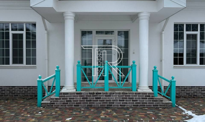 Продам добротний будинок з басейном в котеджному селищі  | Toprealtor