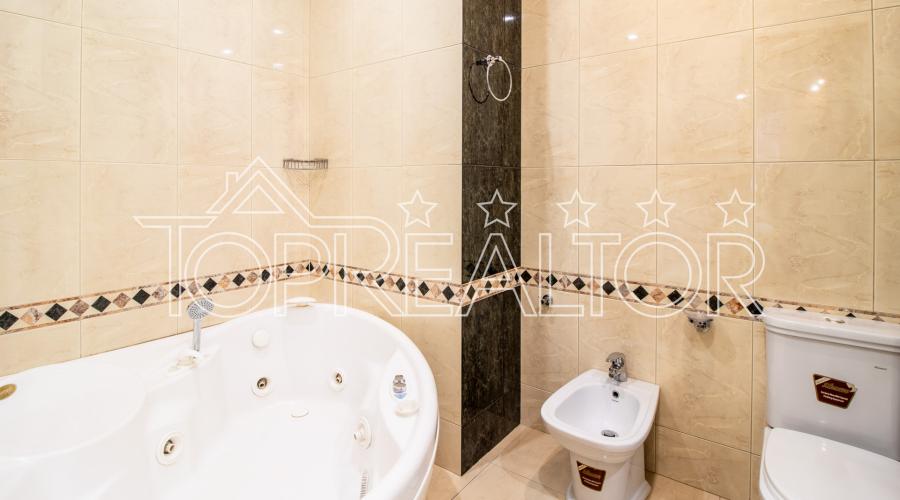 Продам 4-комн. квартиру в Доме Саламандра | Toprealtor
