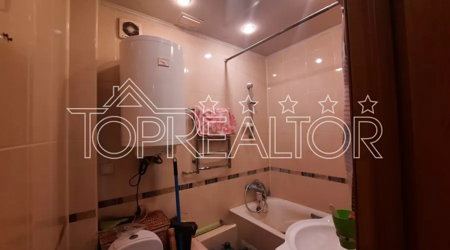 Продам 3-кімнатну квартиру по вул. Амосова | Toprealtor