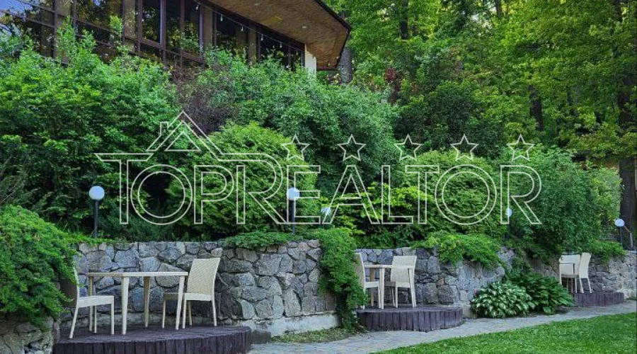 Продам готельно-ресторанний комплекс, що діє, в передмісті | Toprealtor