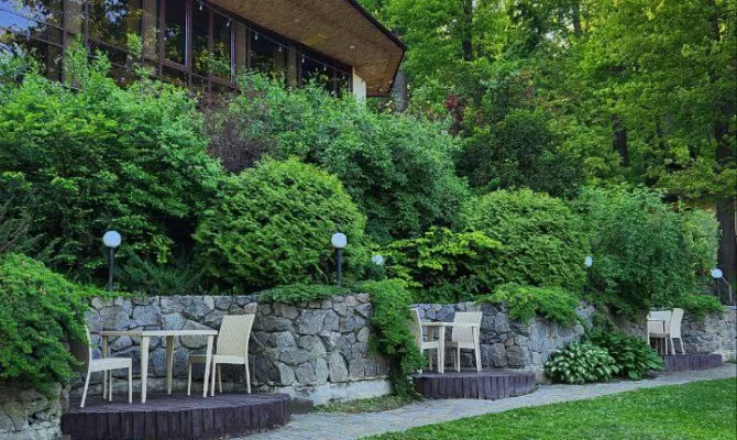 Продам готельно-ресторанний комплекс, що діє, в передмісті | Toprealtor