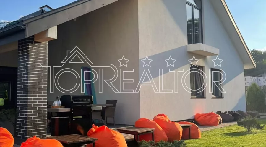 Здається в оренду 2- поверховий будинок в містечку | Toprealtor