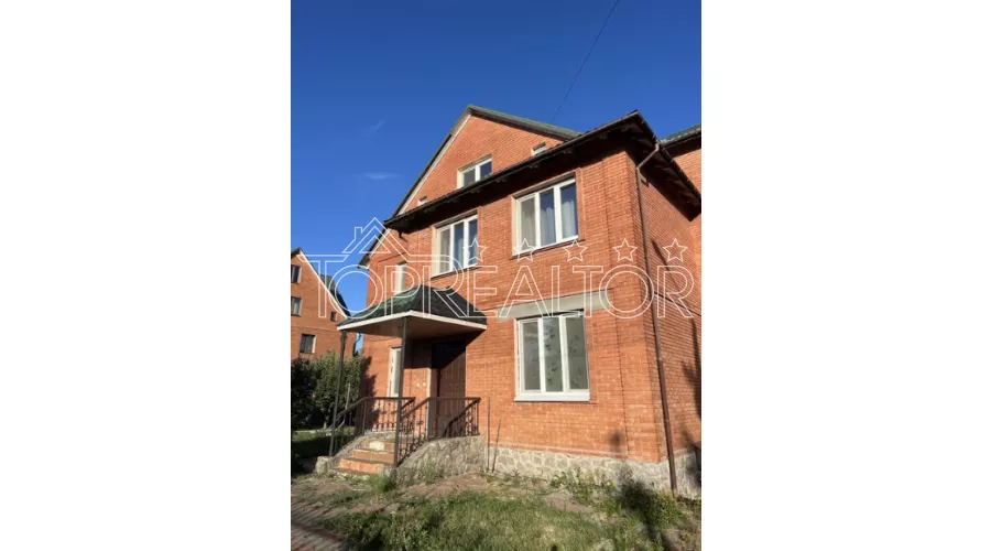 Продаж 2-х будинків в котеджному селищі Флорінка-1 | Toprealtor