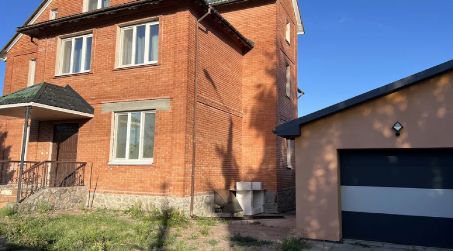 Продаж 2-х будинків в котеджному селищі Флорінка-1 | Toprealtor