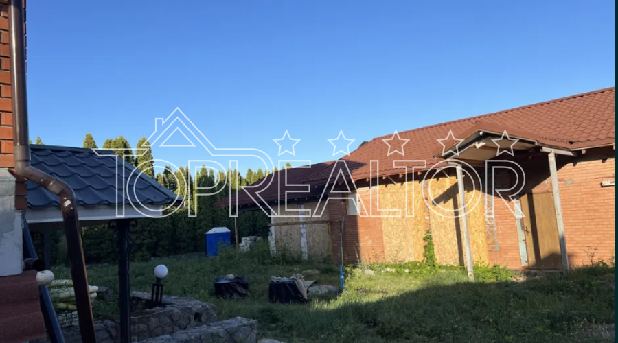 Продаж 2-х будинків в котеджному селищі Флорінка-1 | Toprealtor