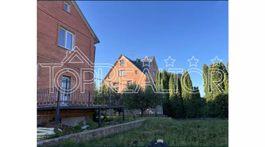 Продаж 2-х будинків в котеджному селищі Флорінка-1 | Toprealtor